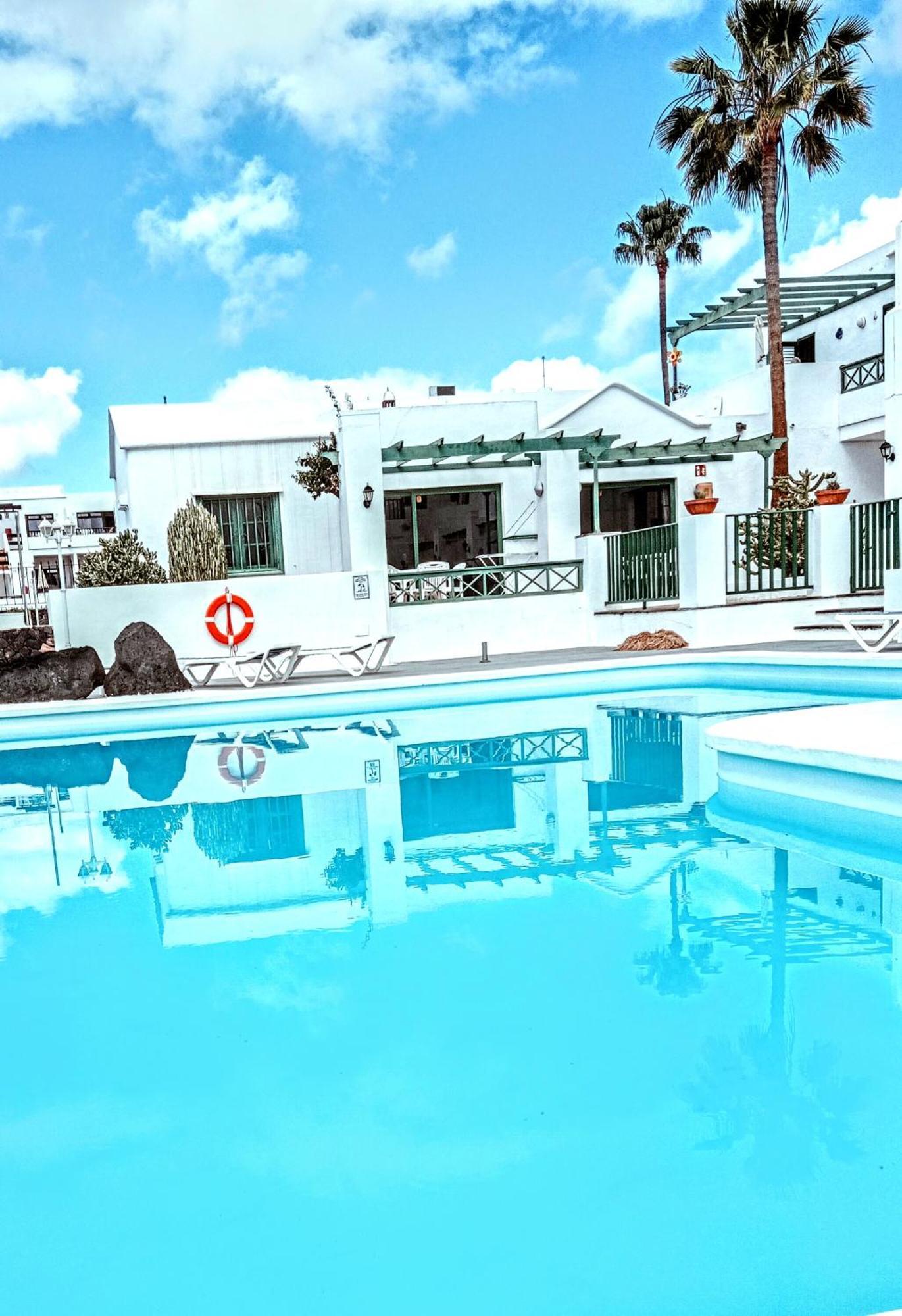 Apartamentos Las Acacias ปูแอร์โตเดลคาร์เมน ภายนอก รูปภาพ