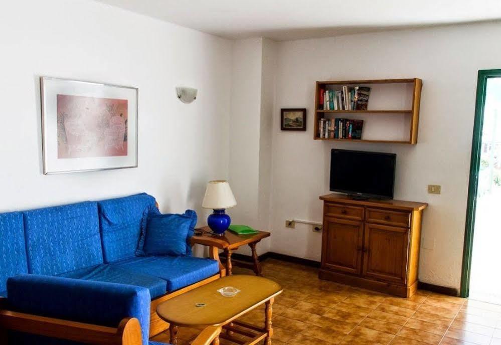 Apartamentos Las Acacias ปูแอร์โตเดลคาร์เมน ภายนอก รูปภาพ