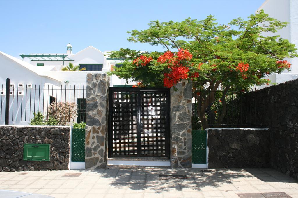 Apartamentos Las Acacias ปูแอร์โตเดลคาร์เมน ภายนอก รูปภาพ