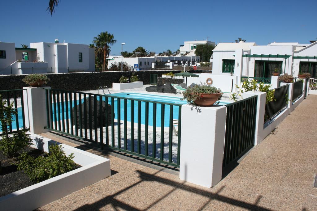 Apartamentos Las Acacias ปูแอร์โตเดลคาร์เมน ภายนอก รูปภาพ